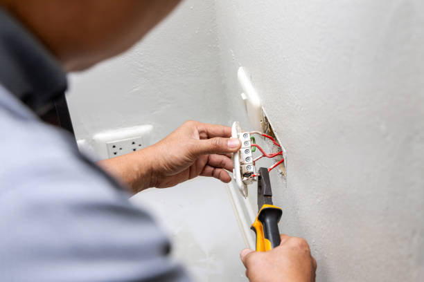 Best Affordable Emergency Electrician  in Oak Grove, MO